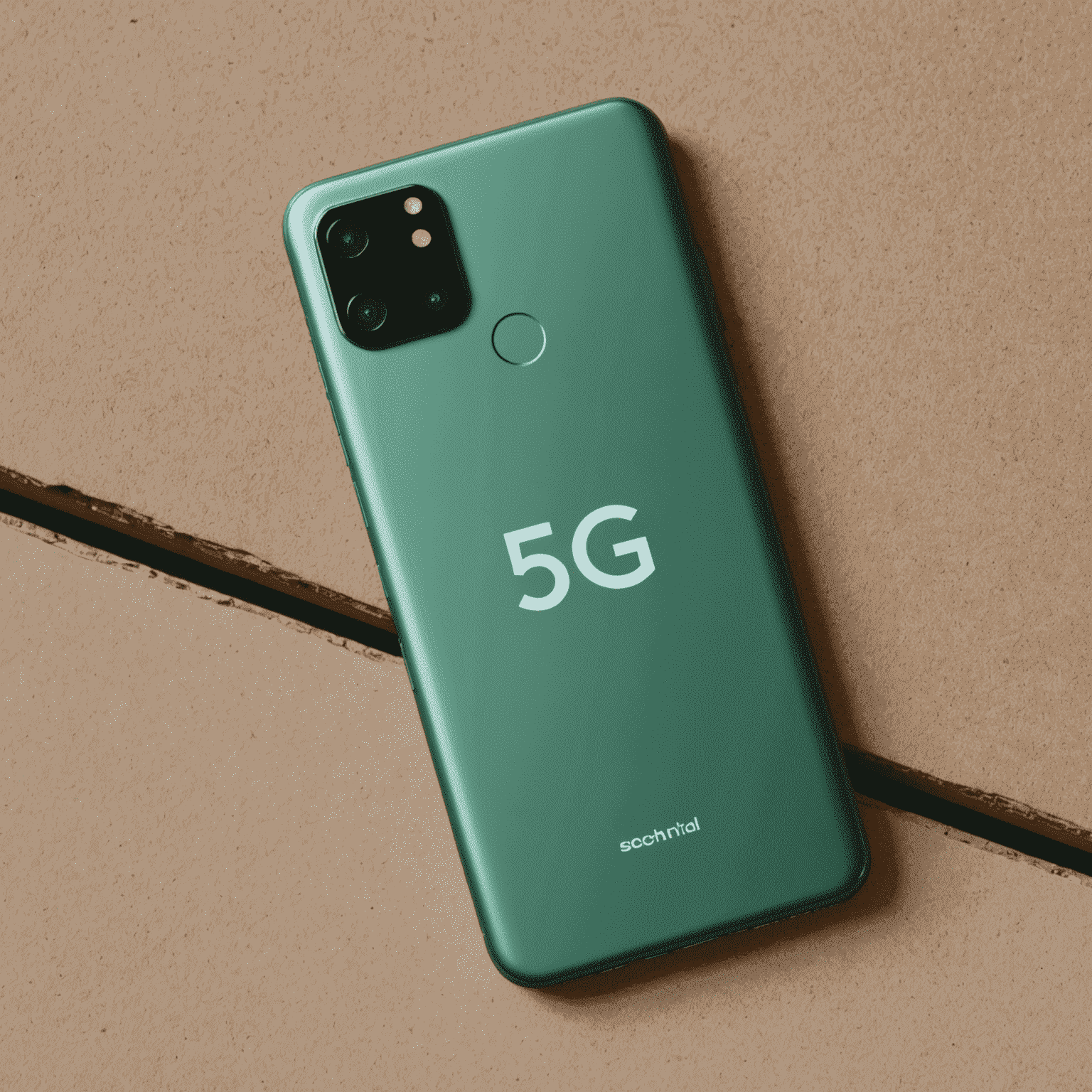 صورة لهاتف نيو تيك 5G بتصميم نحيف وعصري. الهاتف يظهر باللون الأخضر الفاتح مع شعار 5G بارز على الخلفية.